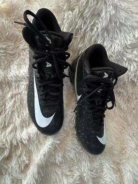 S1-706 Nike Alpha Menace Varsity Mid Football Cleats 880137-011 Black/White